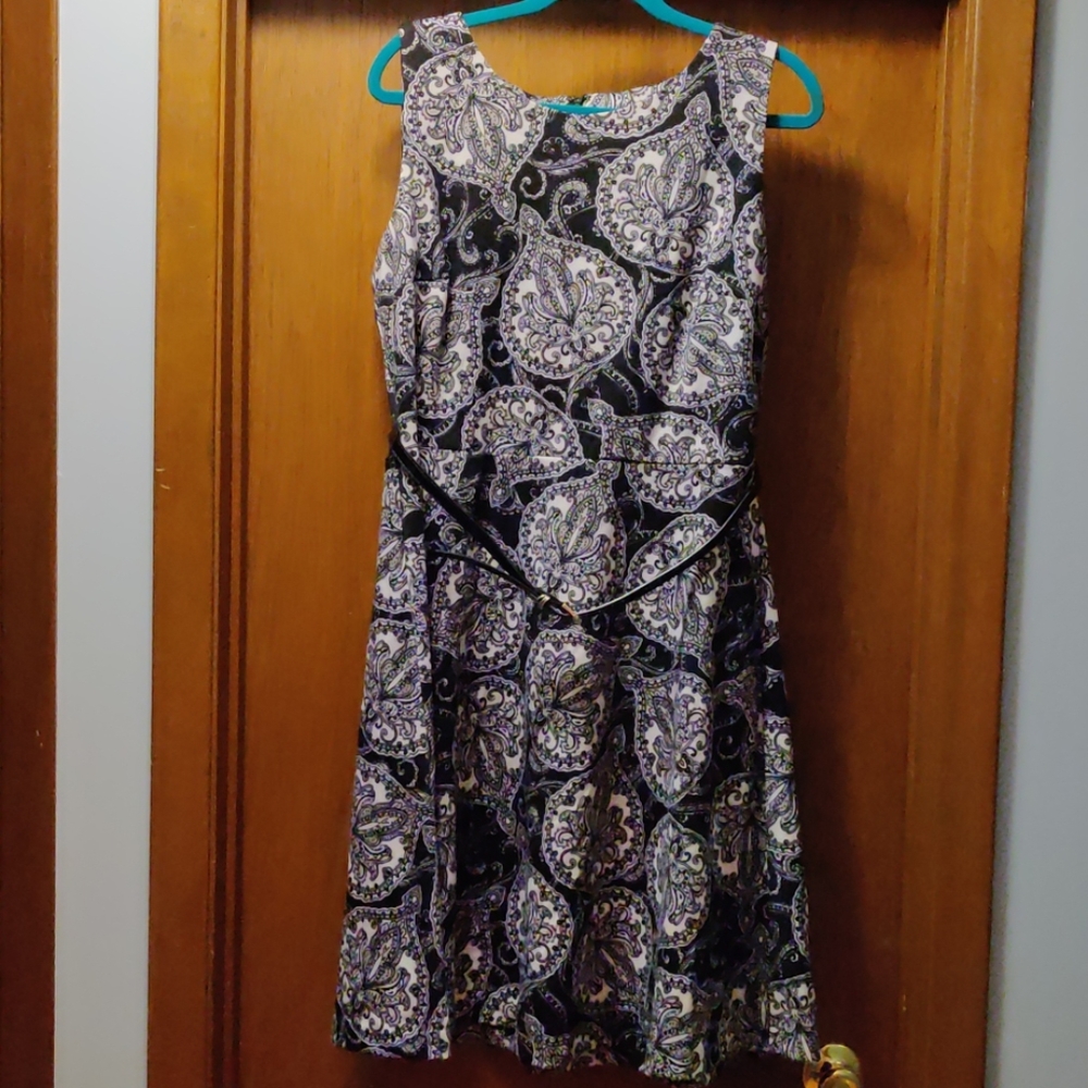 Sleeveless, belted dress